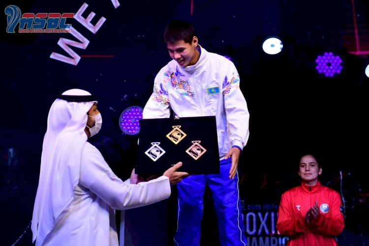 Қазақ боксшысы Азия чемпионатында айрықша сыйлықты иеленді