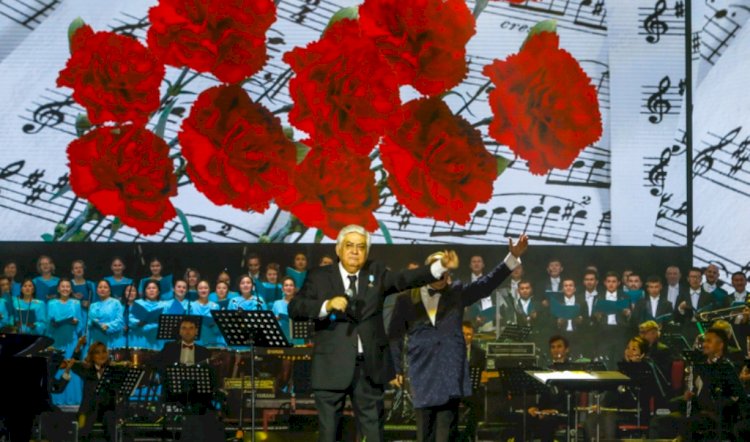 Алматыда Әлібек Дінішевтің мерейтойлық концерті өтті