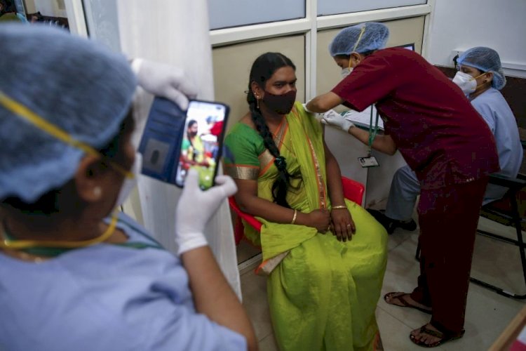 Үндістанда коронавирус індетіне қарсы бір миллиардтан астам вакцина салынды