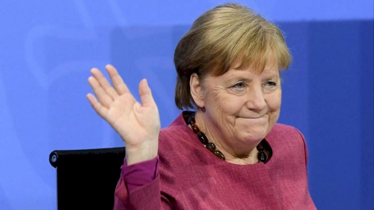 Ангела Меркель отставкаға кетті