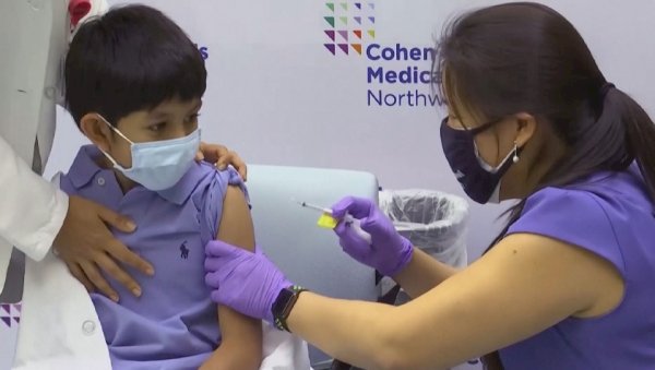 Венесуэлада балаларға вакцина сала бастады