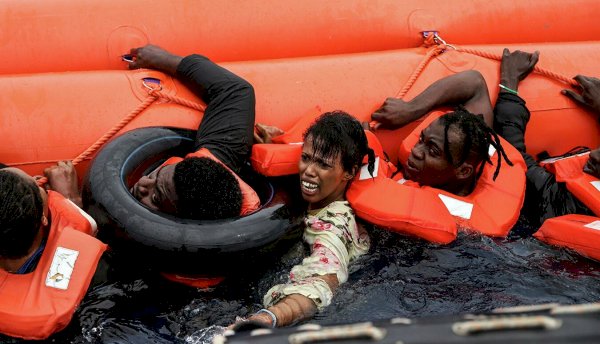 Ливия жағалауында Еуропаға өтпек болған 75-тен астам босқын суға батып кетті
