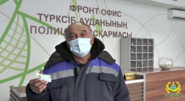 Алматы тұрғыны 56 жасында алғаш рет Қазақстан төлқұжатын алды
