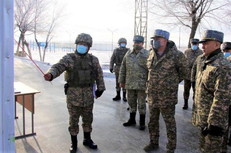 Қорғаныс министрі Алматы және Қапшағай гарнизондарының әскери бөлімдерін тексерді