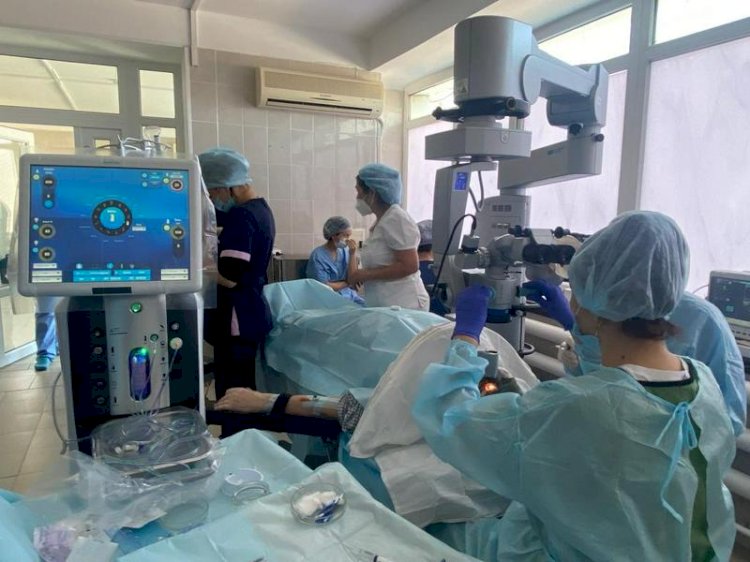 Алматылық дәрігерлер бір күнде 4 науқастың көзіне күрделі операция жасады