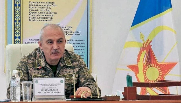 Министр Жақсылықов әскери бөлімдердің командирлерімен кеңес өткізді