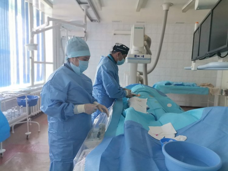 Алматыда ангиохирургтар кейуананы инсульттан құтқарды