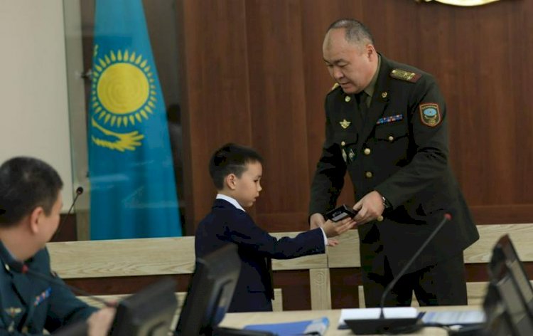 Алматы оқушылары құтқарушылардан бағалы сыйлықтар алды