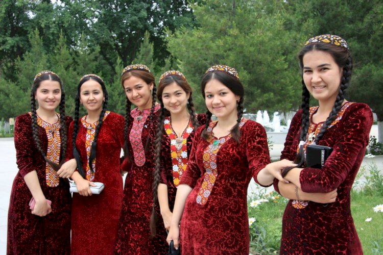 Түрікменстан әйелдеріне жасанды түрде сұлу болуға тиым салынды
