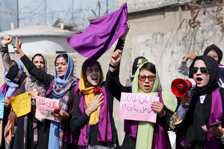 Ауғанстан әйелдері хиджаб кию талабына қарсы шықты