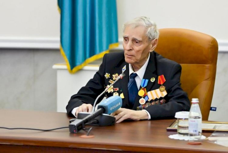 Президент Тоқаев 100 жастағы майдангерді құттықтады