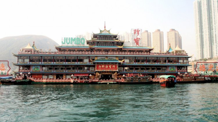 Гонконгтағы әйгілі Jumbo мейрамханасы суға батып кетті