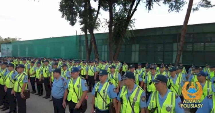 Алматының полиция қызметкерлері бірыңғай сап түзеді