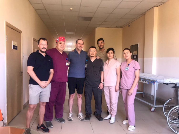 Ұшақта инсульт алған испандық туристі Алматы нейрохирургтері аман алып қалды