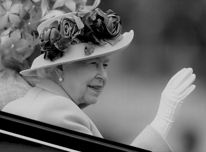 Ұлыбритания патшайымы II Елизавета 96 жасында дүниеден өтті