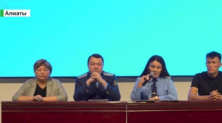 Қаржылық сауаттылықты арттырайық: Алматыда мамандар студенттерге дәріс оқыды