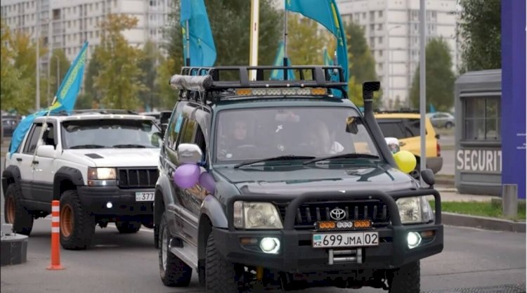 Алматыда Республика күнінің құрметіне арналған автошеру өтті