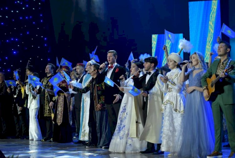 Алматы фестивалі: Түрлі ұлт өкілдері қазақтың музыка аспаптарында ойнады