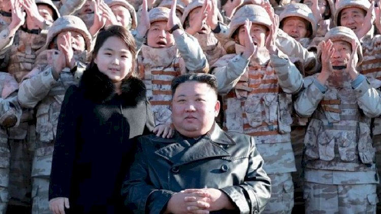 Ким Чен Ын көпшілік алдына екінші рет қызын ертіп шықты