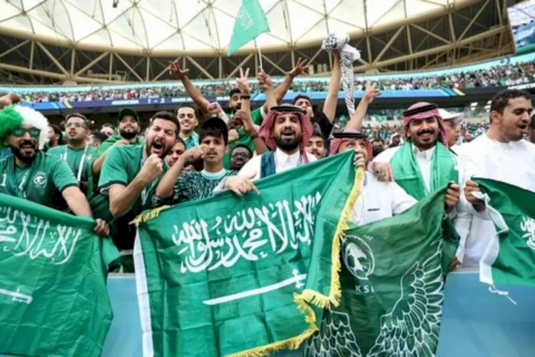 Сауд Арабиясының ханзадасы Аргентинаны жеңген футболшыларға қымбат көлік сыйлады