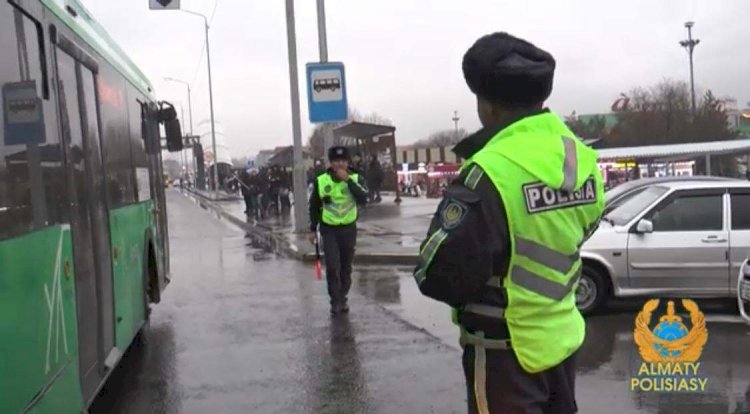 Алматы полициясы жаңа жол айрығында рейд жүргізіп жатыр