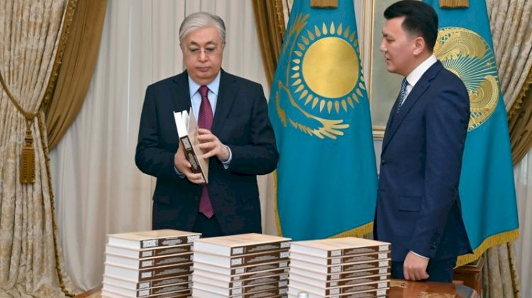Президентке 31 томдық қуғын-сүргін материалдарының  құжаты таныстырылды