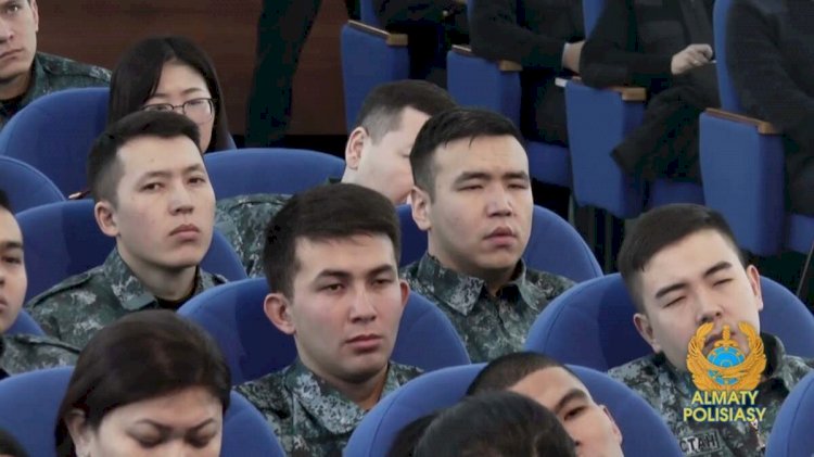 Алматы полицейлері сала ардагерімен кездесті