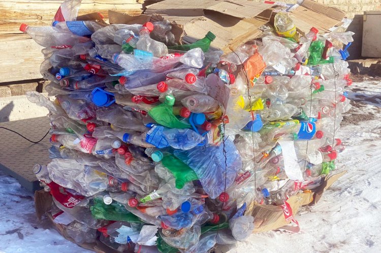 Ауыл тұрғыны пластикалық қалдықтарды өңдеуді қолға алды