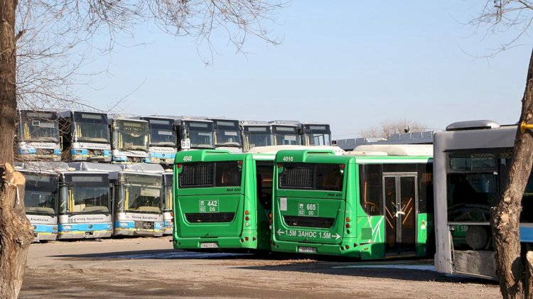 Алматы әкімдігі көлік тұрағында тұрған жұмыс істемейтін автобустар бойынша жағдайға пікір білдірді