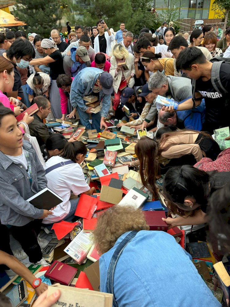 Kitap Fest Almaty кітап фестивалінде 5 мың кітап тегін таратылды