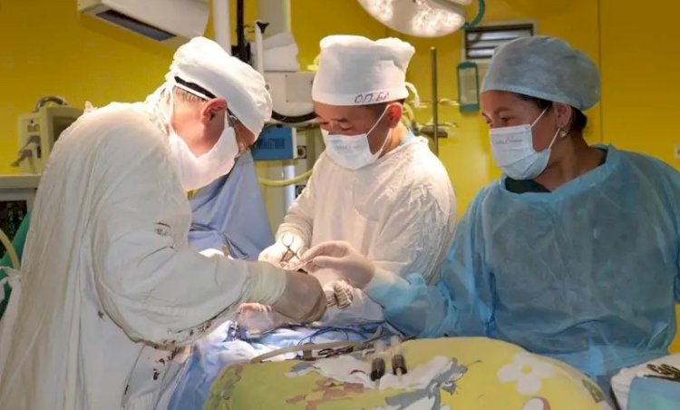 Алматылық дәрігерлер жаңа туған нәрестеге ота жасап, ісік алды