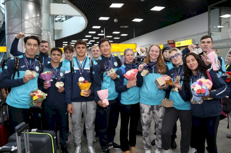 Алматылықтар XI Азия чемпионатының жеңімпаздарын әуежайдан күтіп алды