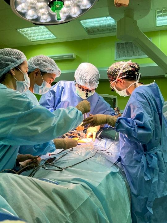 Мереке күндері хирургтар күрделі трансплантологиялық оталар жасады