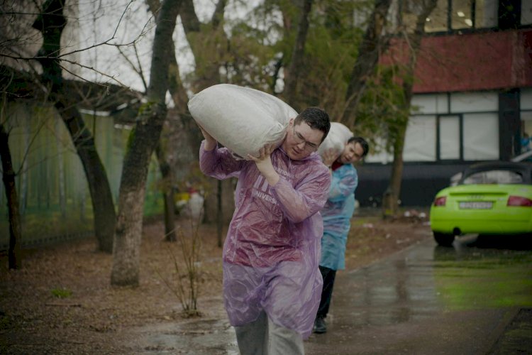 Алматыдан 30 тоннадан астам гуманитарлық көмек Атырау облысына жөнелтілді